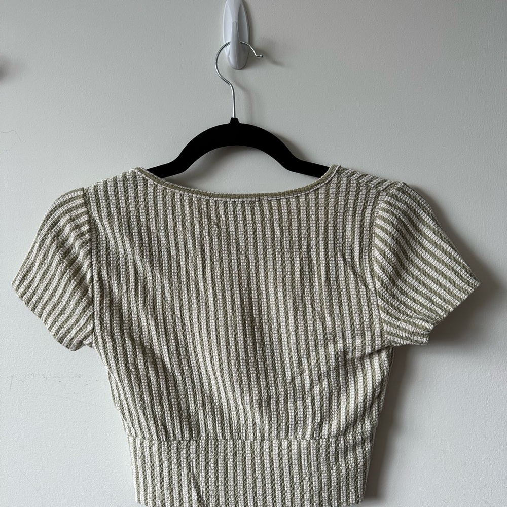 FOREVER 21 green striped crop tee - Picture 3 of 3
